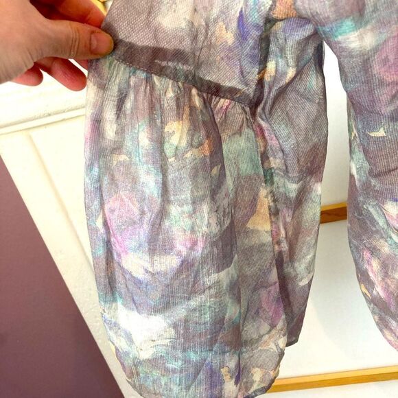 H&M Abstract Print Women's blouse w/ covered back buttons, full sleeves - Picture 6 of 11
